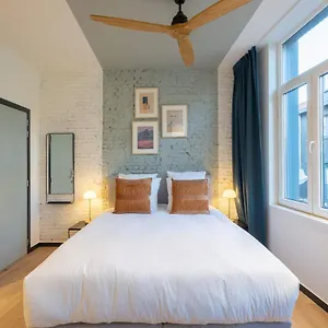 https://the-light-blue-parrot.hotelsghent.com